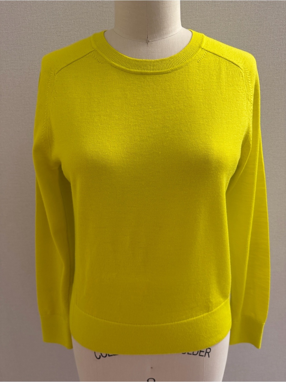 Banana Republic Women’s Crewneck Sweater in Lemon Yellow Merino Wool Size S - Picture 6 of 14